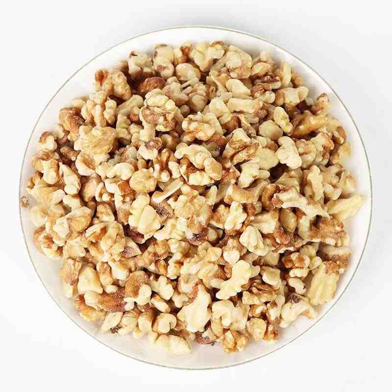 Mixed walnut kernels